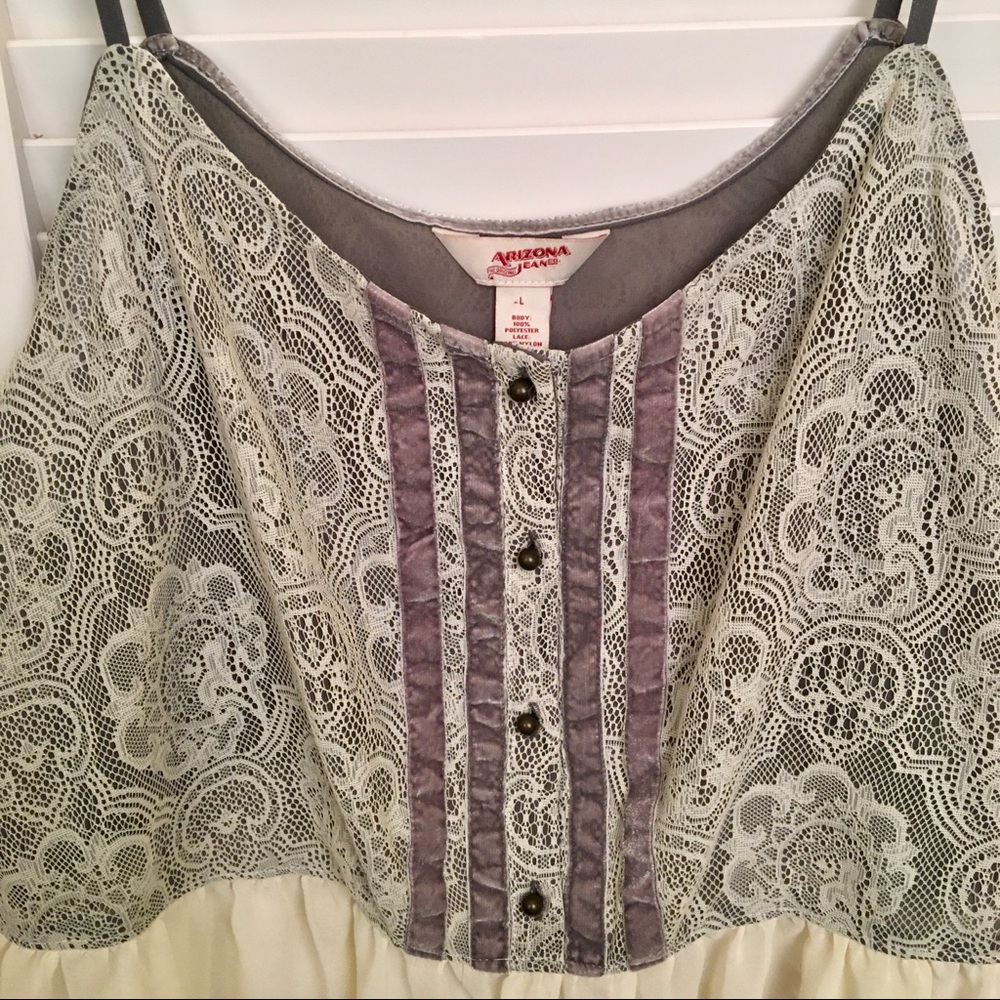 Lace & Ruffle Sun Strap Top. L. EUC - Picture 2 of 4